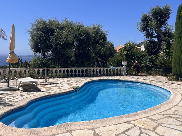 Villa for Sale in Les Issambres, St Raphaël, Ste Maxime Area 2