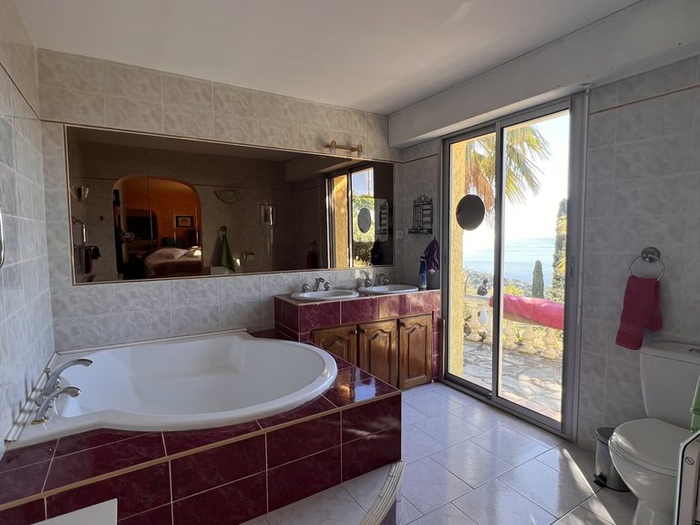 Villa for Sale in Les Issambres, St Raphaël, Ste Maxime Area 11