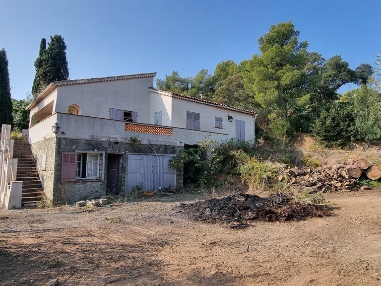 Villa for Sale in Les Issambres, St Raphaël, Ste Maxime Area 2