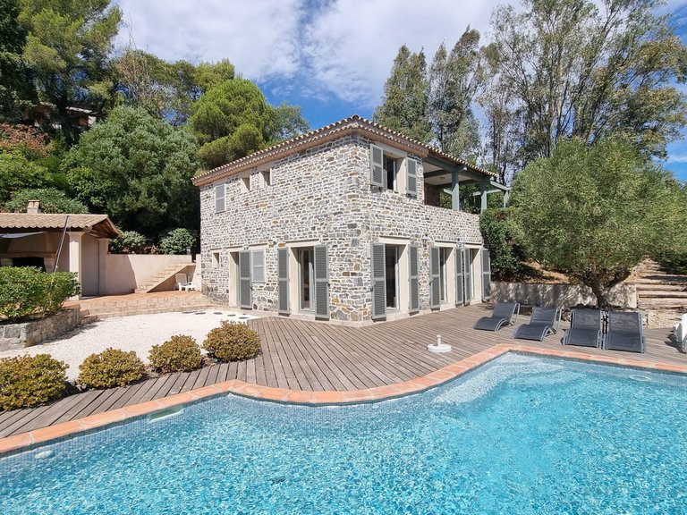 Villa for Sale in Les Issambres, St Raphaël, Ste Maxime Area 1
