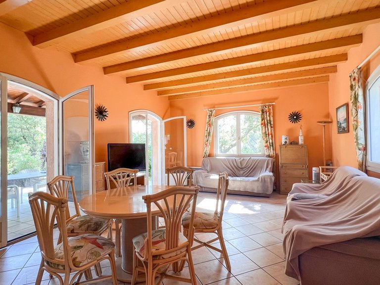 Villa for Sale in Les Issambres, St Raphaël, Ste Maxime Area 4