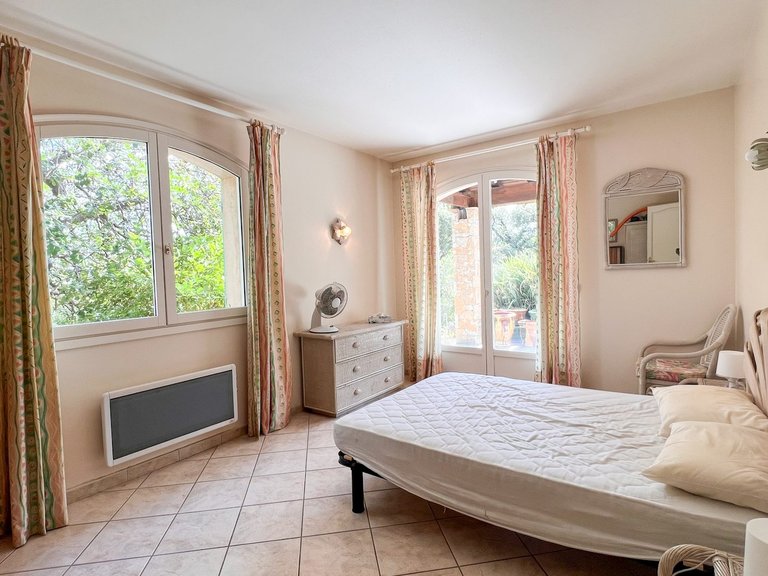 Villa for Sale in Les Issambres, St Raphaël, Ste Maxime Area 9