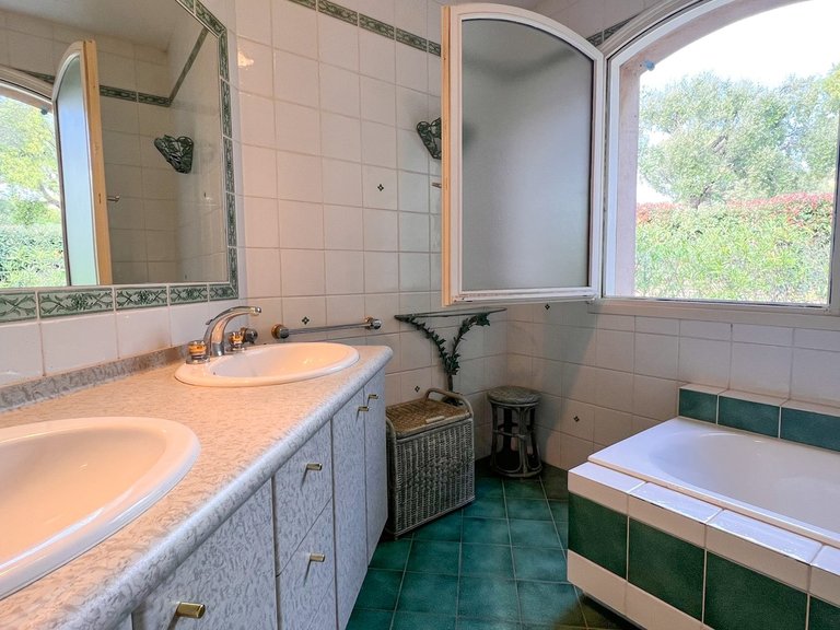 Villa for Sale in Les Issambres, St Raphaël, Ste Maxime Area 11