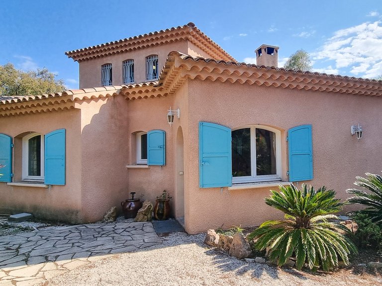 Villa for Sale in Les Issambres, St Raphaël, Ste Maxime Area 13