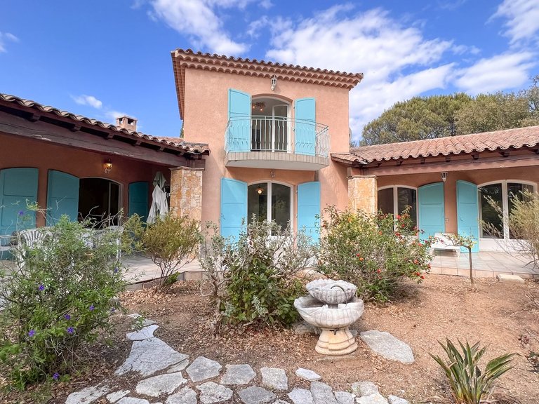 Villa for Sale in Les Issambres, St Raphaël, Ste Maxime Area 14
