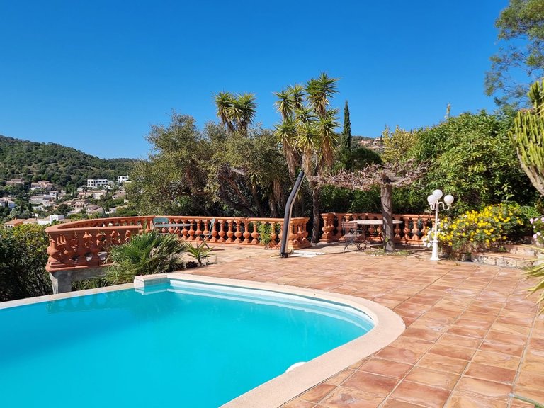 Villa for Sale in Les Issambres, St Raphaël, Ste Maxime Area 13
