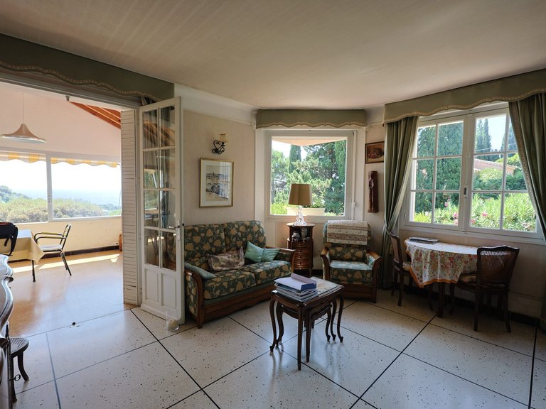 Villa for Sale in Les Issambres, St Raphaël, Ste Maxime Area 8