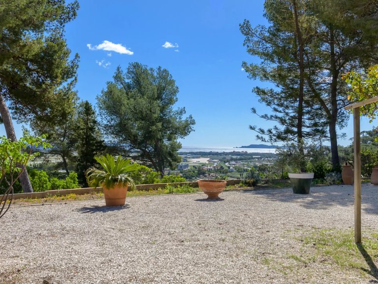 Villa for Sale in Hyeres, Provence Coast (cassis To Cavalaire) 2