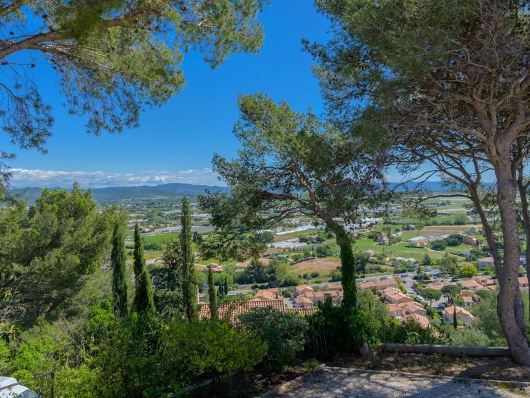 Villa for Sale in Hyeres, Provence Coast (cassis To Cavalaire) 15