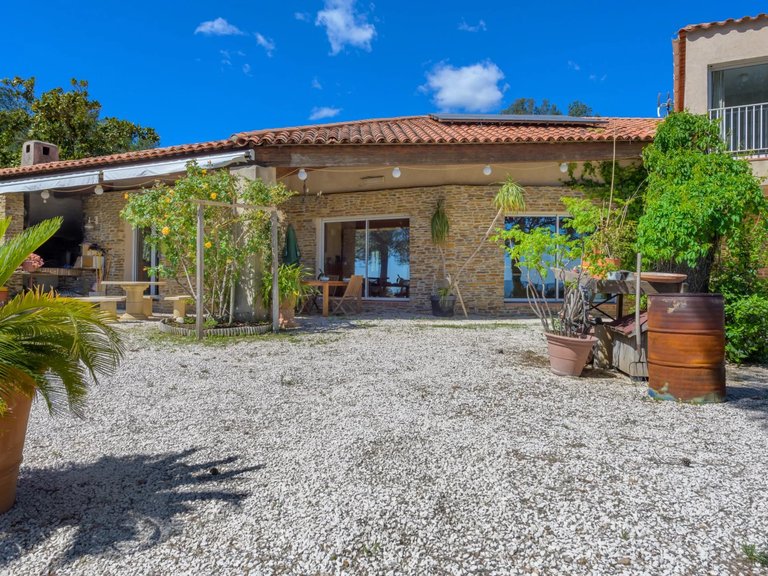 Villa for Sale in Hyeres, Provence Coast (cassis To Cavalaire) 3