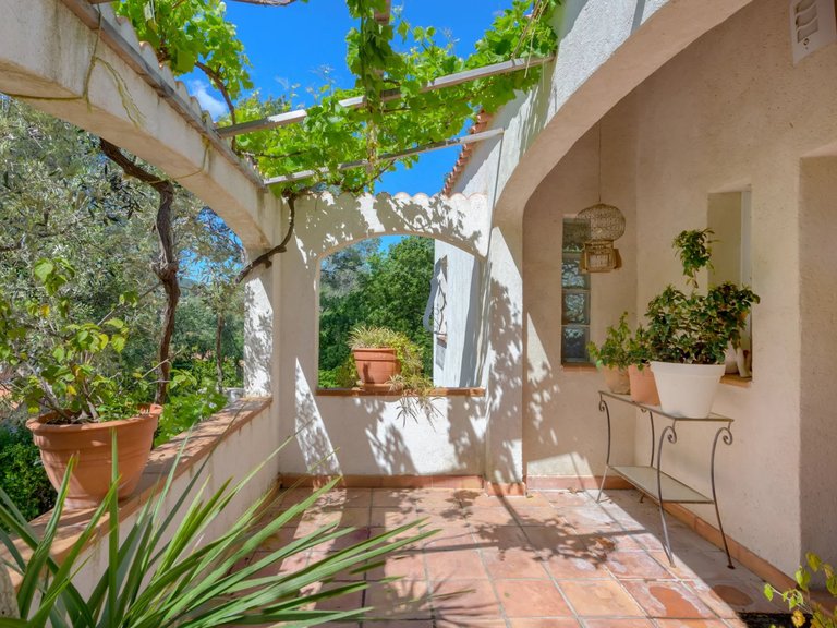Villa for Sale in Hyeres, Provence Coast (cassis To Cavalaire) 5