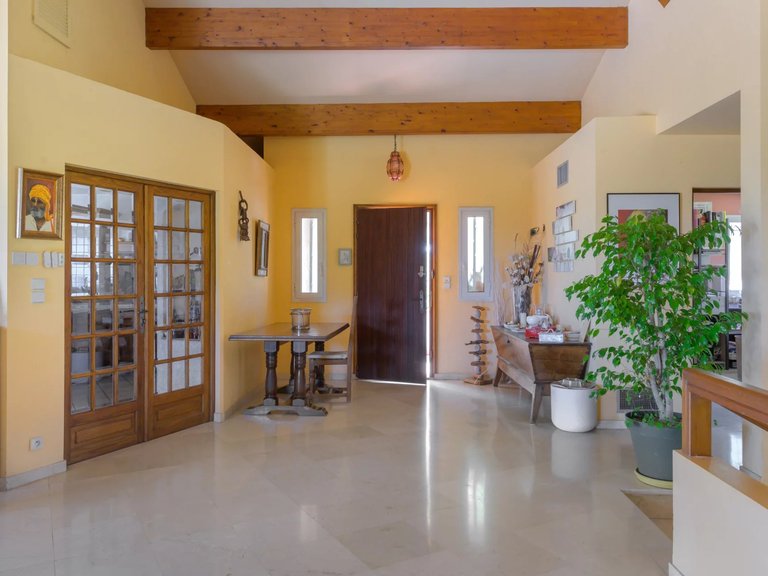 Villa for Sale in Hyeres, Provence Coast (cassis To Cavalaire) 6