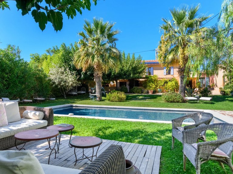 Villa for Sale in St Cyr Sur Mer, Provence Coast (cassis To Cavalaire) 1