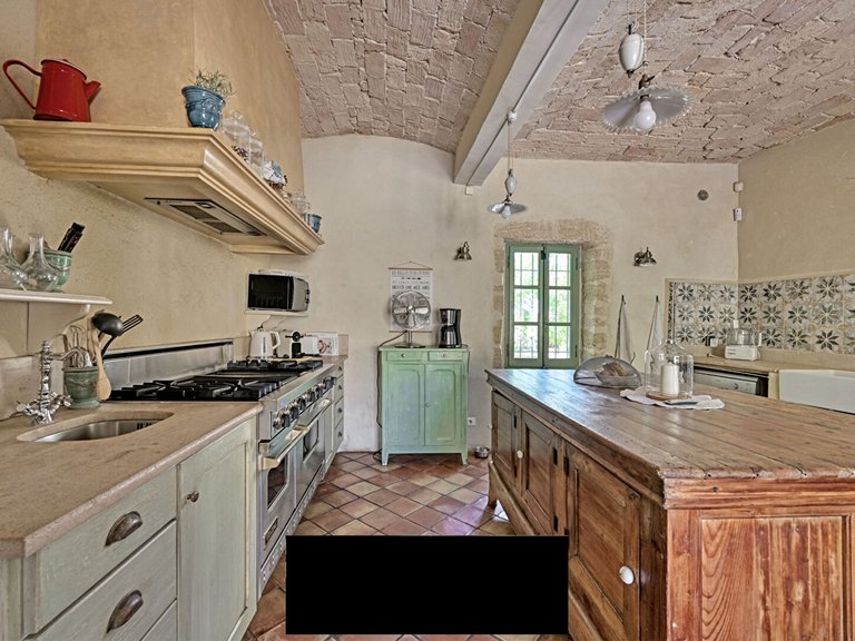 Villa for Sale in Uzes, Uzes Area 9