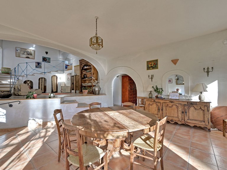 Villa for Sale in Uzes, Uzes Area 14