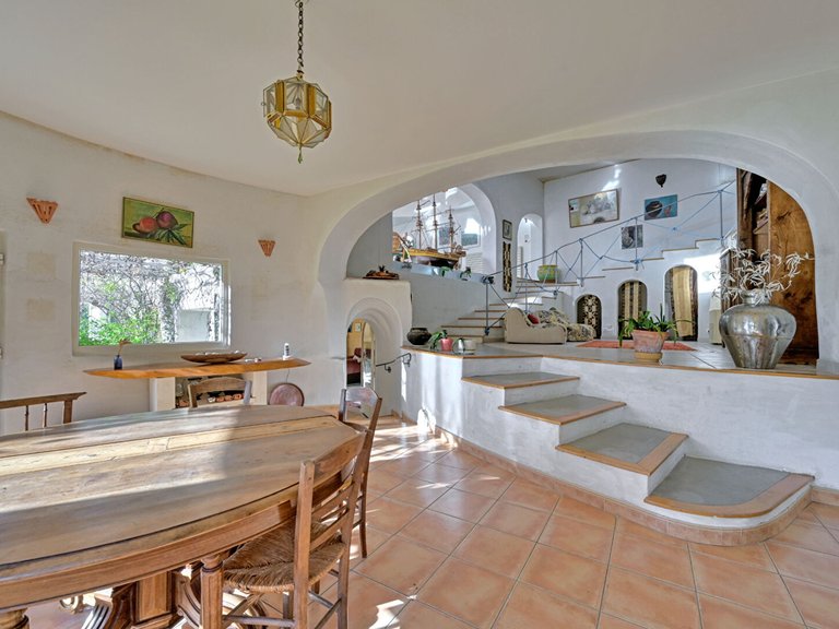 Villa for Sale in Uzes, Uzes Area 7
