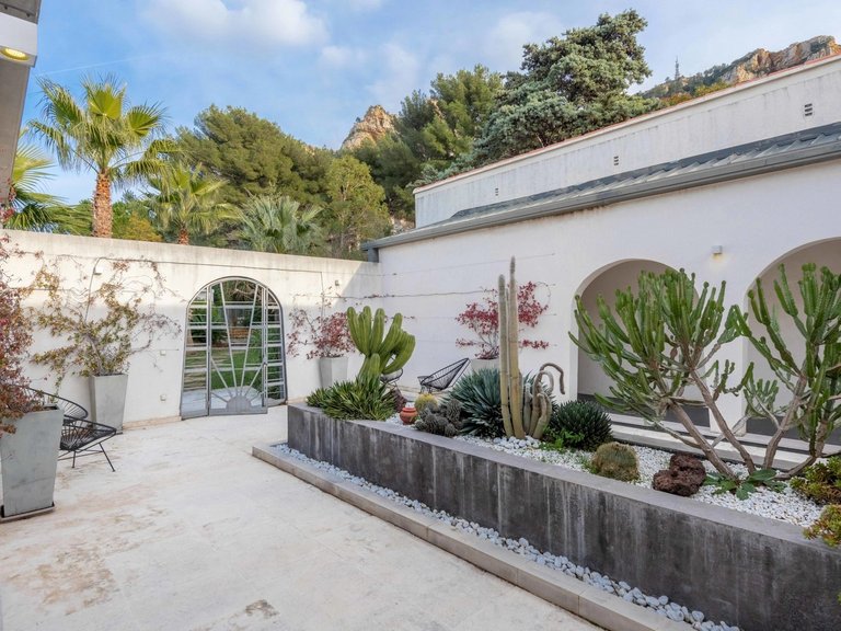 Villa for Sale in Cassis, Provence Coast (cassis To Cavalaire) 4