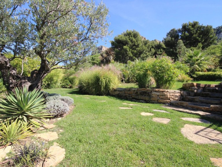 Villa for Sale in Cassis, Provence Coast (cassis To Cavalaire) 6