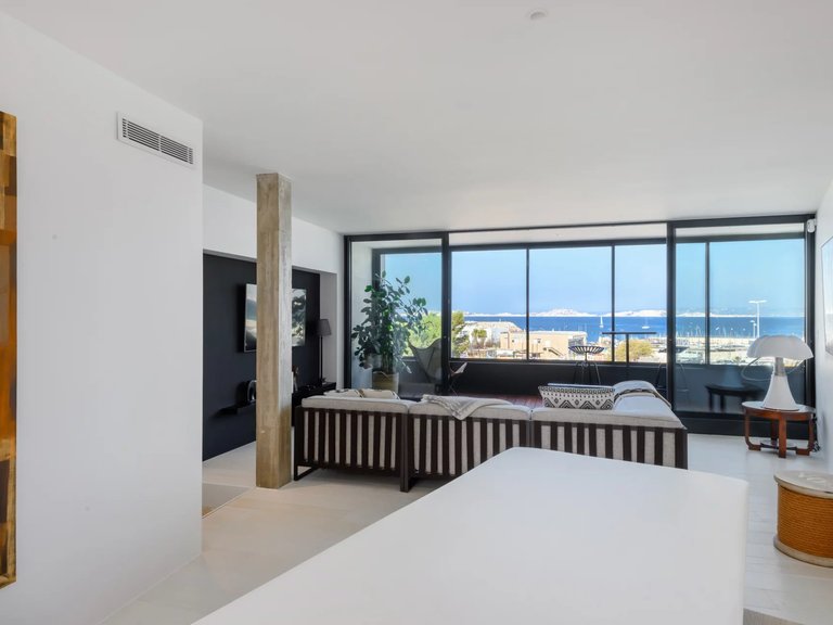 Villa for Sale in Marseille, Marseille & Cote Bleu 3