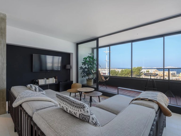 Villa for Sale in Marseille, Marseille & Cote Bleu 4