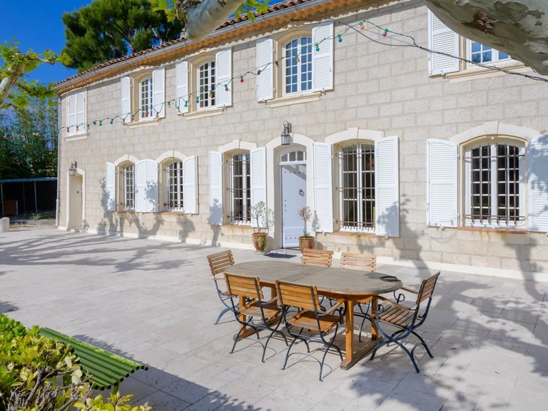 Villa for Sale in Marseille, Marseille & Cote Bleu 3