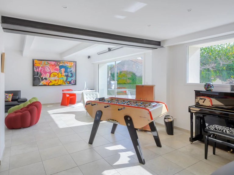 Villa for Sale in Marseille, Marseille & Cote Bleu 5