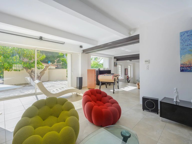 Villa for Sale in Marseille, Marseille & Cote Bleu 6