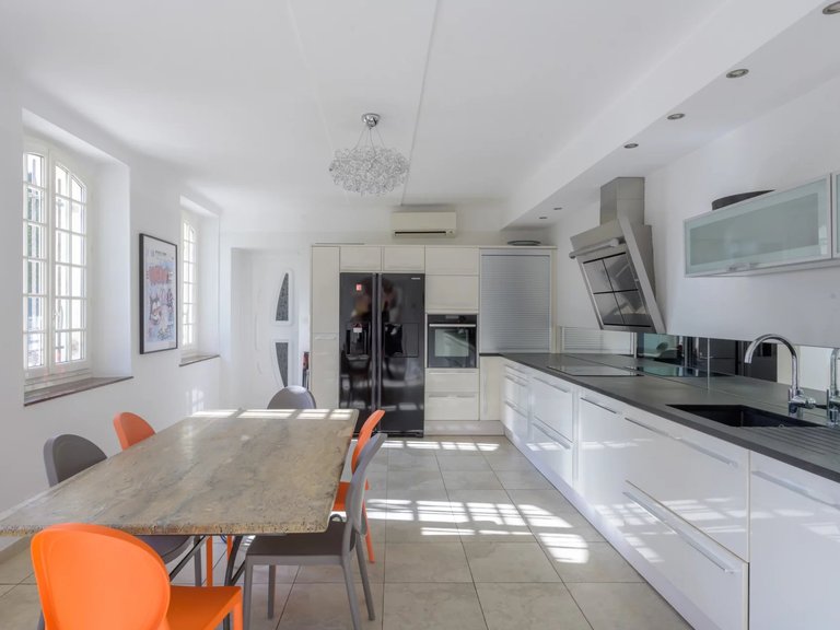 Villa for Sale in Marseille, Marseille & Cote Bleu 7