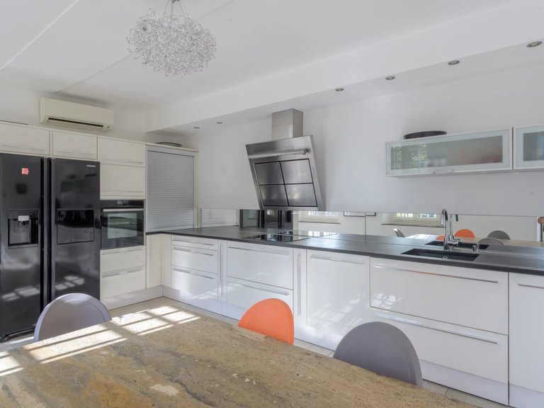 Villa for Sale in Marseille, Marseille & Cote Bleu 8