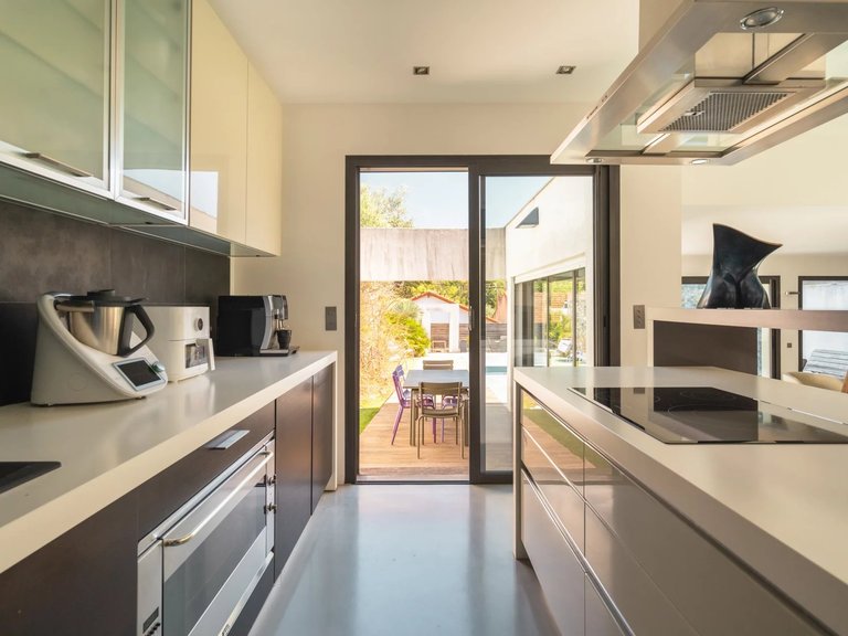 Villa for Sale in Marseille, Marseille & Cote Bleu 11