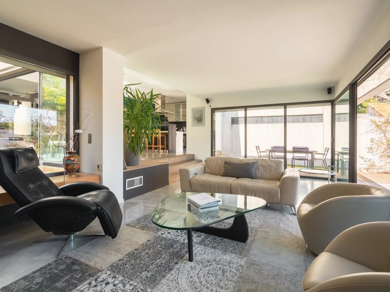 Villa for Sale in Marseille, Marseille & Cote Bleu 13