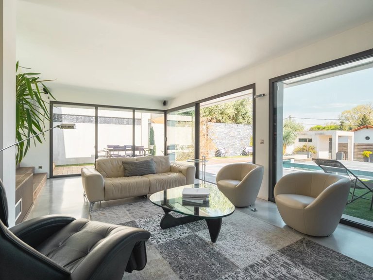 Villa for Sale in Marseille, Marseille & Cote Bleu 14