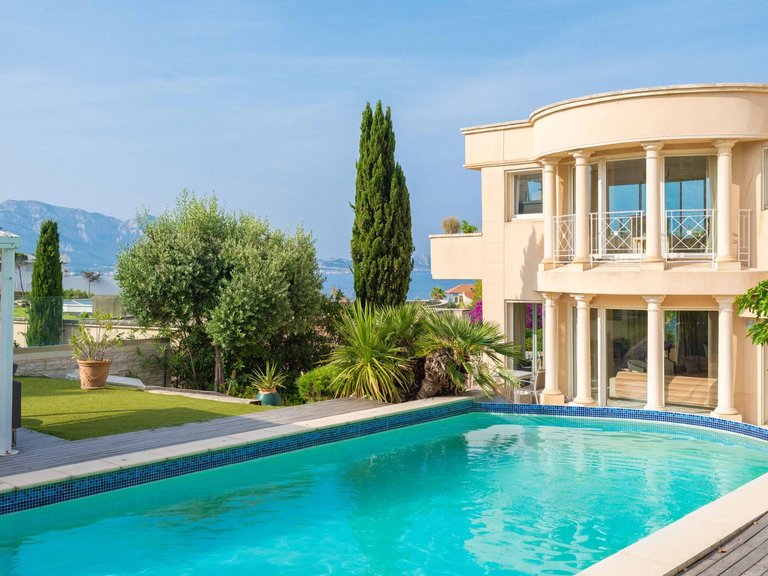 Villa for Sale in Marseille, Marseille & Cote Bleu 1