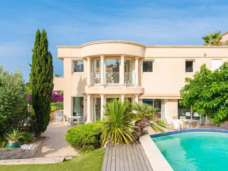 Villa for Sale in Marseille, Marseille & Cote Bleu 2