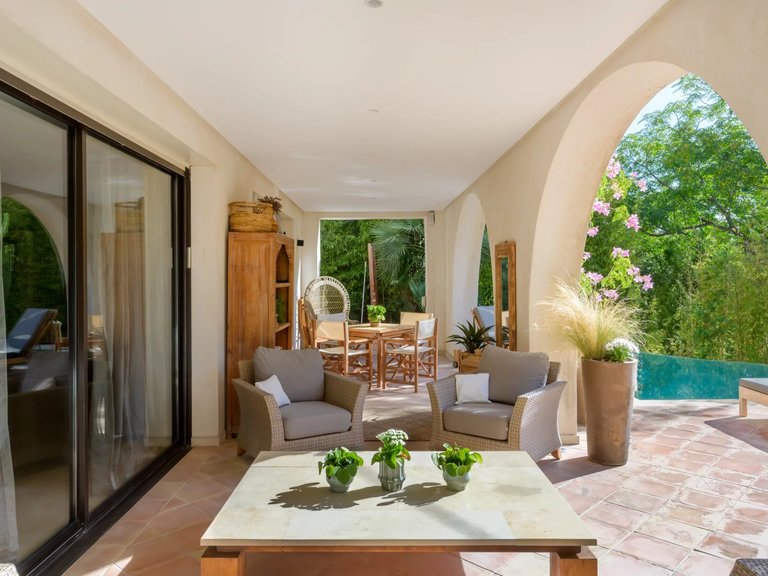 Villa for Sale in Marseille, Marseille & Cote Bleu 13