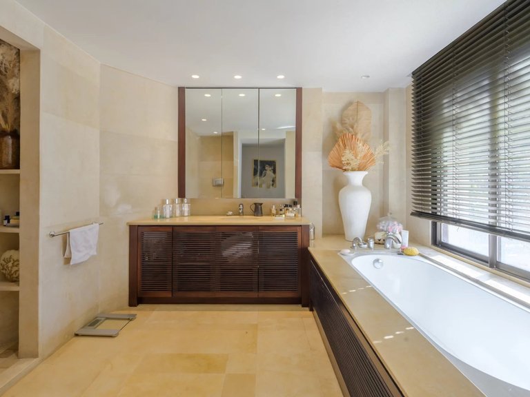 Villa for Sale in Marseille, Marseille & Cote Bleu 9