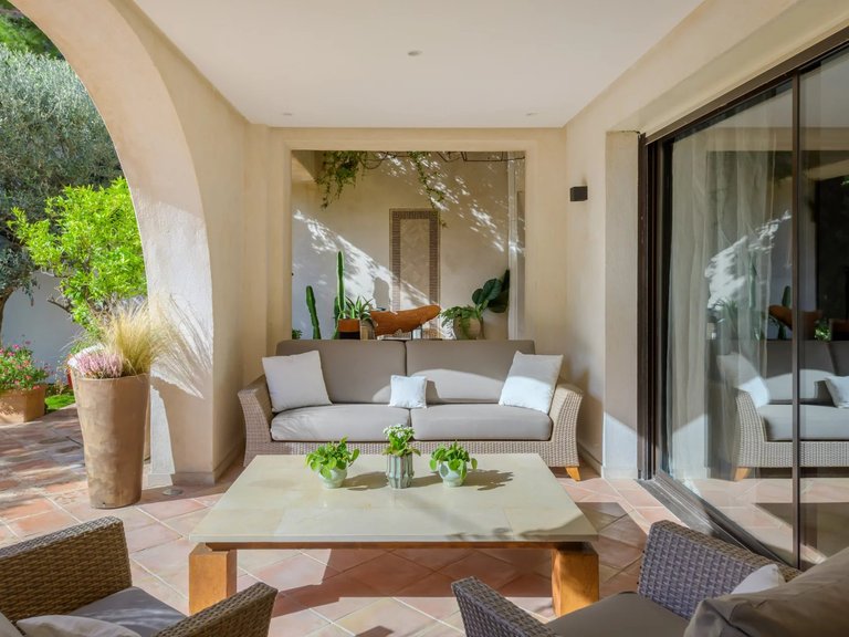 Villa for Sale in Marseille, Marseille & Cote Bleu 15