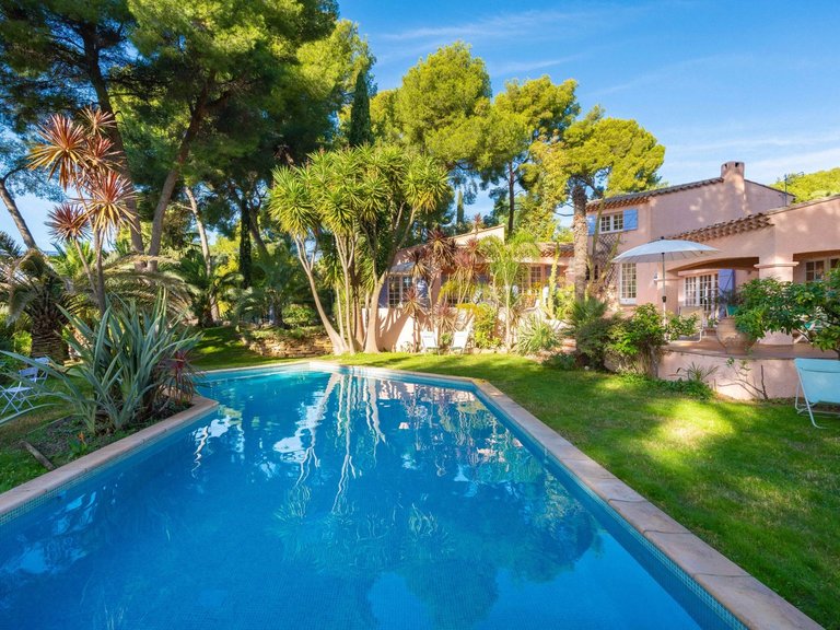 Villa for Sale in La Ciotat, Provence Coast (cassis To Cavalaire) 1