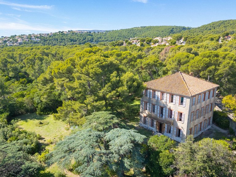 Villa for Sale in Cassis, Provence Coast (cassis To Cavalaire) 9