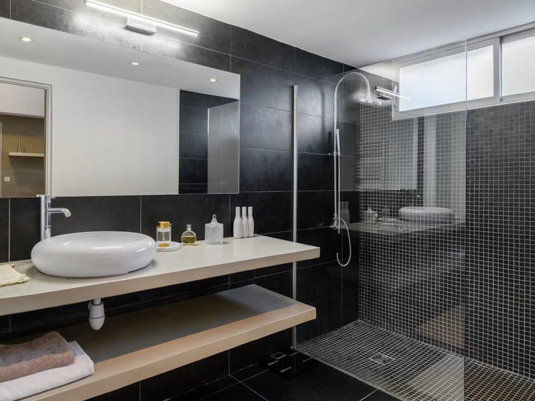 Villa for Sale in Marseille, Marseille & Cote Bleu 15