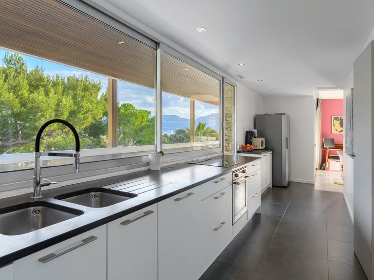 Villa for Sale in Marseille, Marseille & Cote Bleu 6