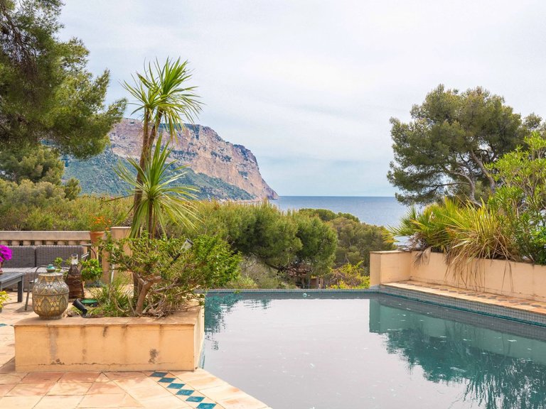 Villa for Sale in Cassis, Provence Coast (cassis To Cavalaire) 2