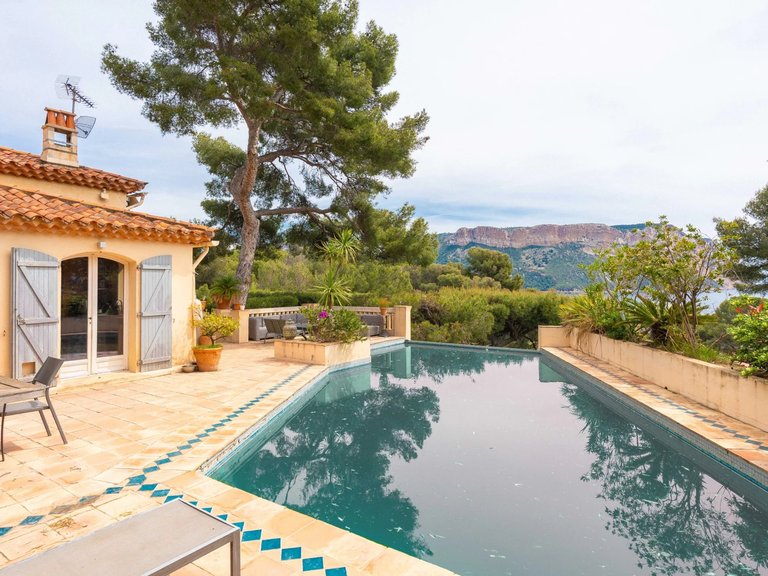 Villa for Sale in Cassis, Provence Coast (cassis To Cavalaire) 3