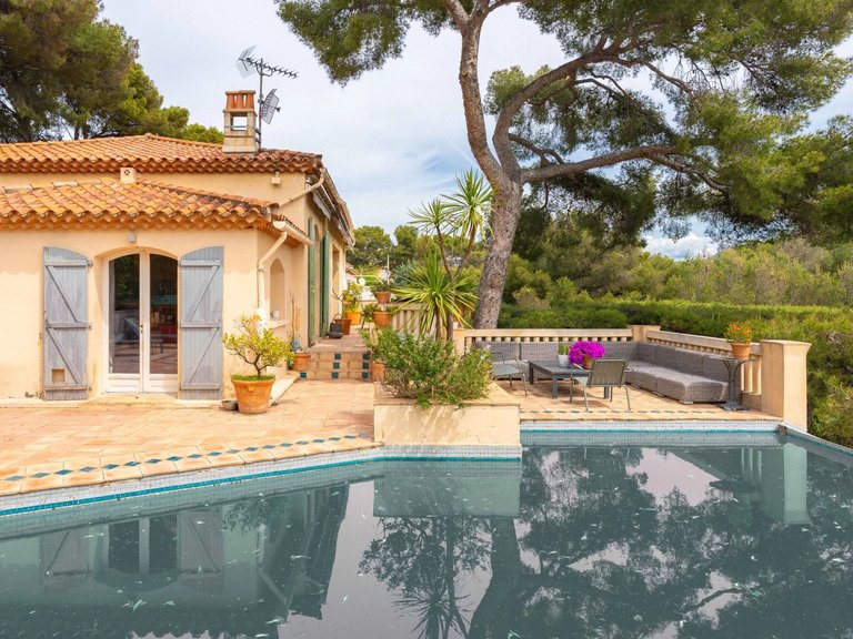 Villa for Sale in Cassis, Provence Coast (cassis To Cavalaire) 10
