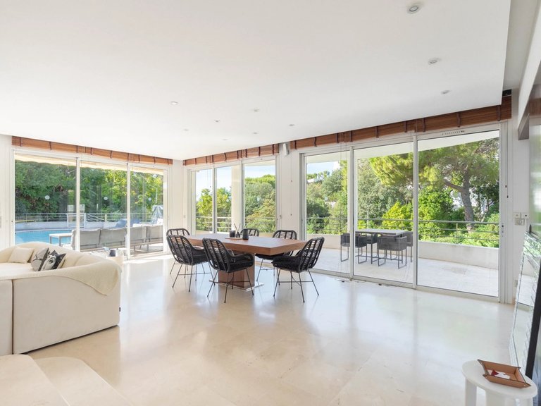 Villa for Sale in Marseille, Marseille & Cote Bleu 3