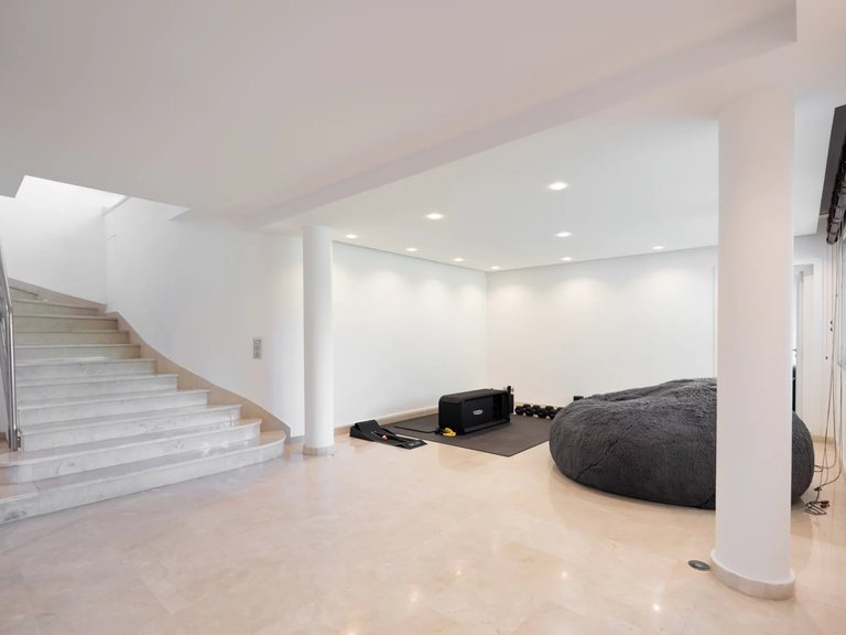 Villa for Sale in Marseille, Marseille & Cote Bleu 14