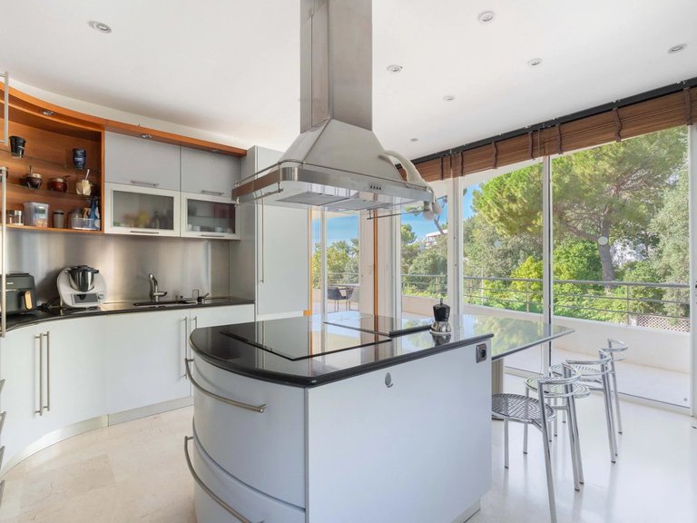 Villa for Sale in Marseille, Marseille & Cote Bleu 6