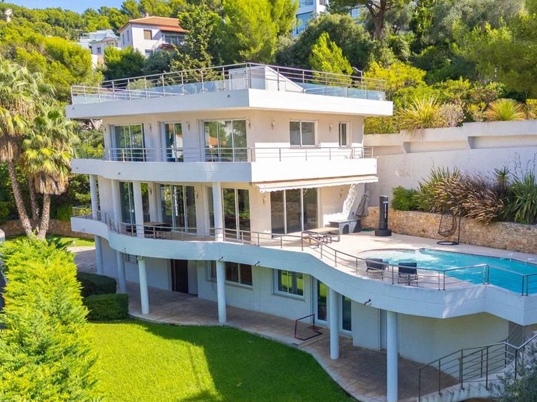 Villa for Sale in Marseille, Marseille & Cote Bleu 2