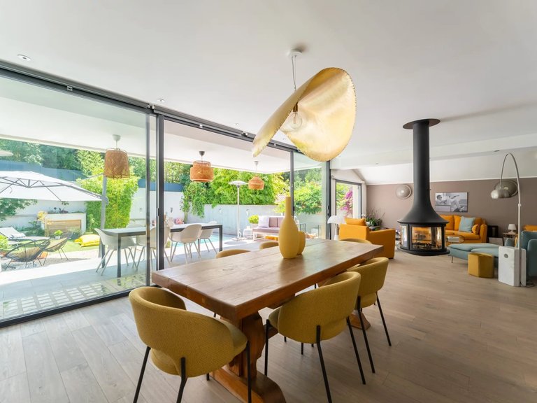 Villa for Sale in Marseille, Marseille & Cote Bleu 13