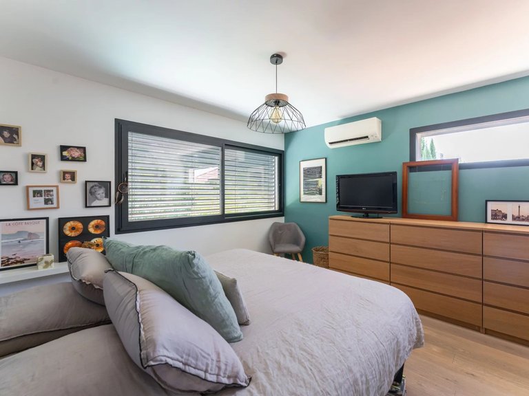 Villa for Sale in Marseille, Marseille & Cote Bleu 19